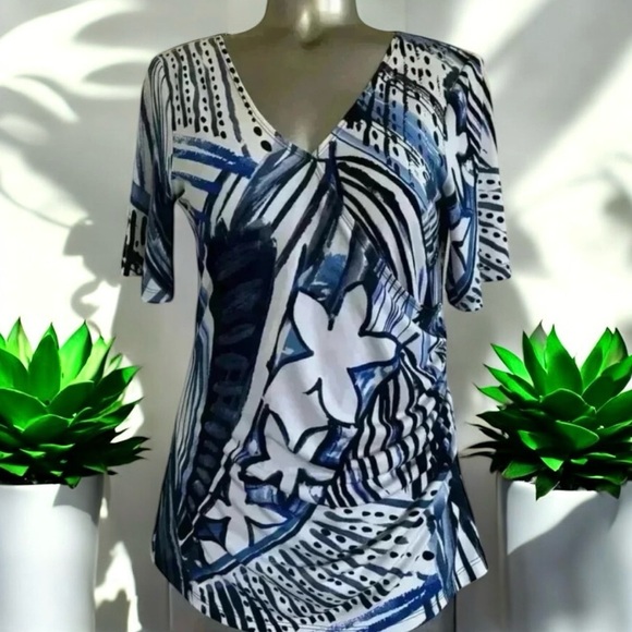 🎁💟Petite Blue  and White Blouse - Picture 1 of 4